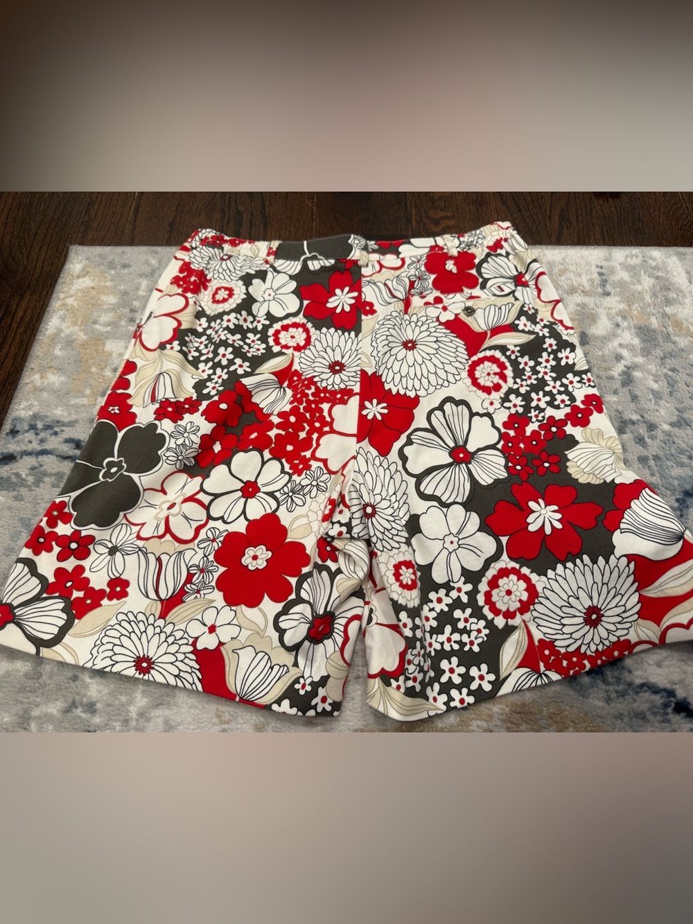 TAIL red white floral short size 10